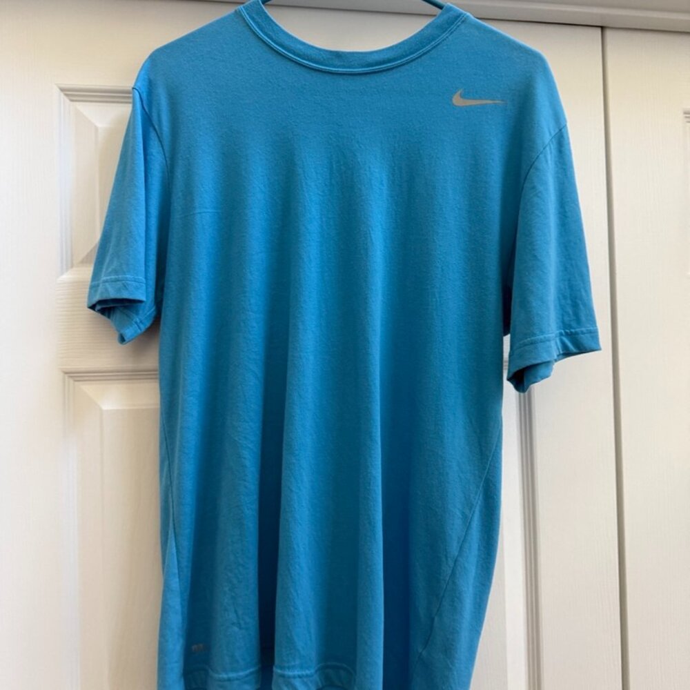 Men's Nike Dri-Fit Sky Blue Short Sleeve T-Shirt Size Medium